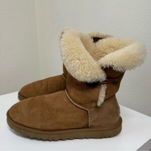 UGG Chesnut Bailey Button Winter Boots Women’s Size 9